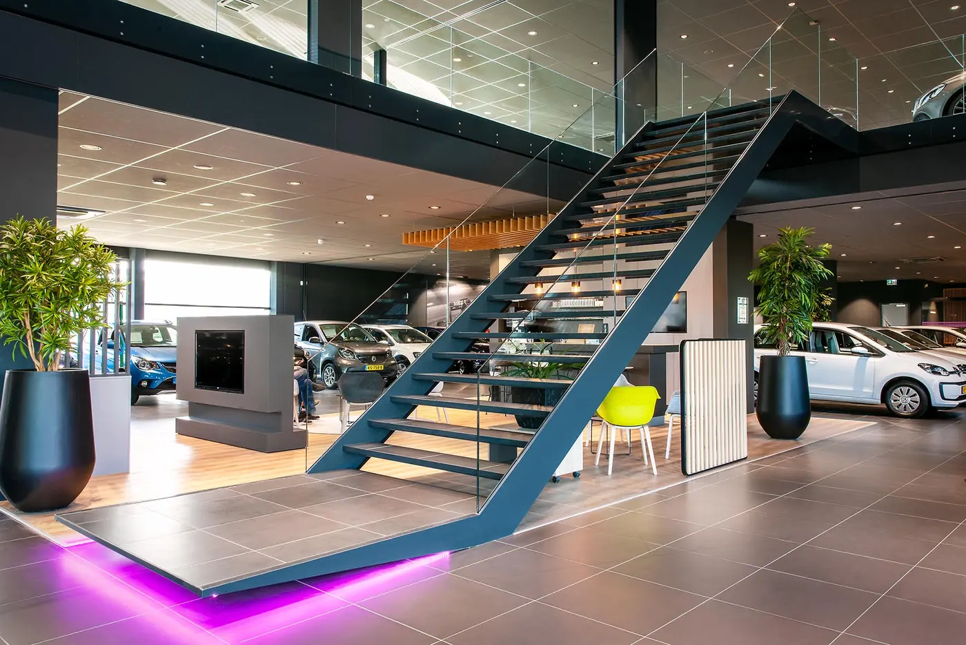 Stalen trap in de Van Mossel-showroom in Utrecht